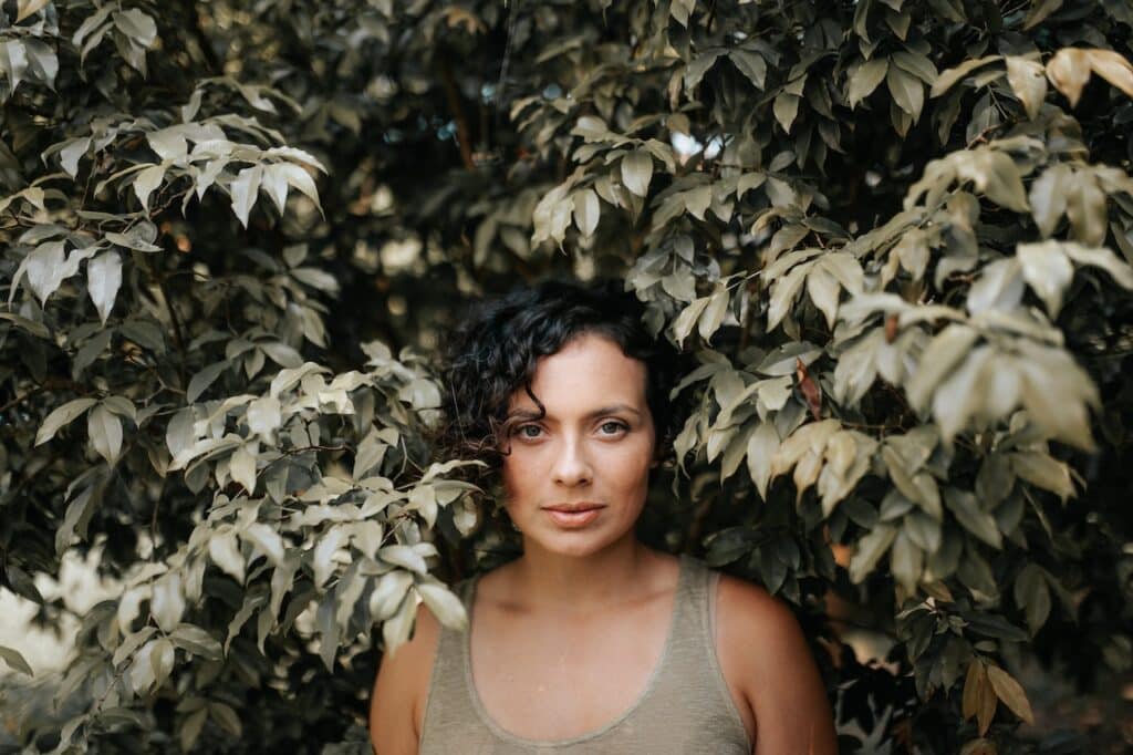 Cantora e compositora Ana Carol lança Alma Nua no Grezz