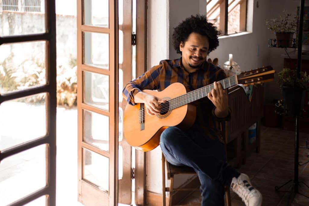 Rodrigo Fontoura, o Fileh, lança novo disco com show no Grezz