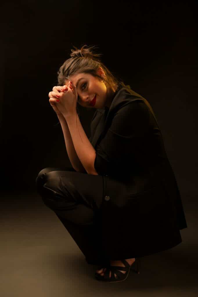 Francesca Fogaça apresenta show com clássicos dos anos 1980 no Grezz