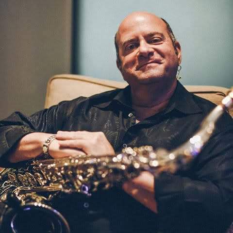 Derico celebra 50 anos de carreira em show especial no Grezz ao lado de Jeff Sabbag