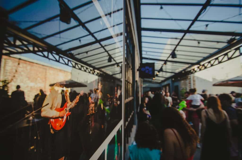 Grezz celebra 2 anos com programação gratuita para crianças e adultos